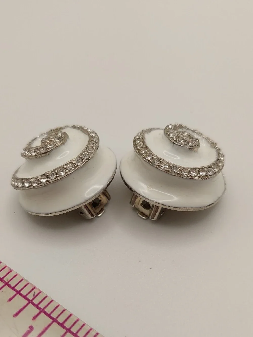 KENNETH JAY LANE Vtg KJL MADE IN USA Spiral Pave Rhinestone White Clip Earrings - Picture 9 of 10